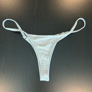 Boutine LA Minimal Bottom